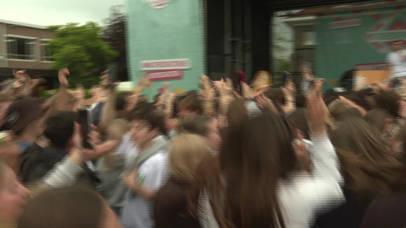 Leerlingen organiseren zelf festival: Boef zet i-Mas in Stevoort op zijn kop