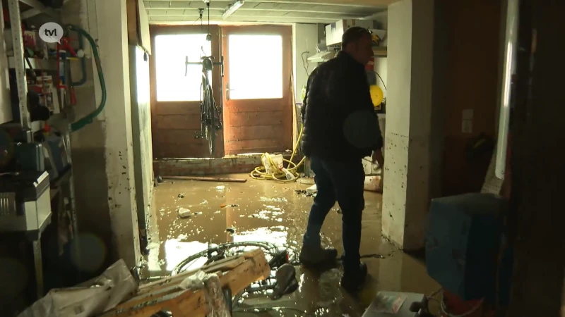 Inwoners Moelingen meten schade op na wateroverlast