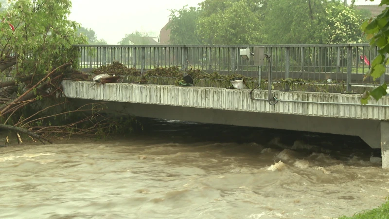 Weerman Michel Nulens: "Nieuwe onweersbuien deze namiddag zorgen opnieuw voor wateroverlast"