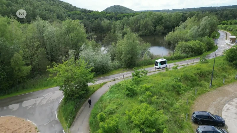 Grootste vloot van autonoom rijdende busjes rijdt in Maasmechelen