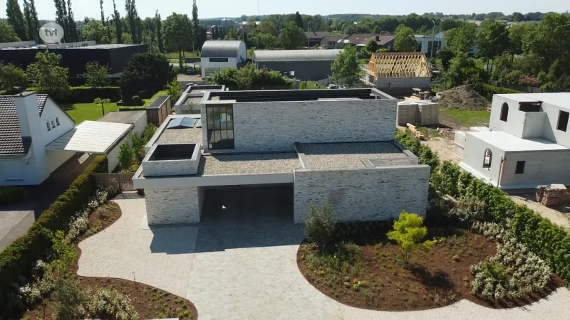 ARCHITECTUUR: Ruimtelijke villa in Bree