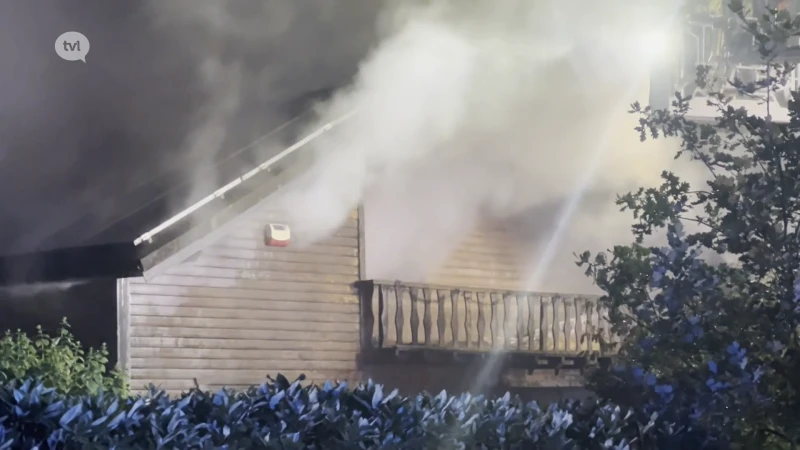 Onderzoek naar chaletbrand in Zutendaal: bewoner vastgekneld aan omheining