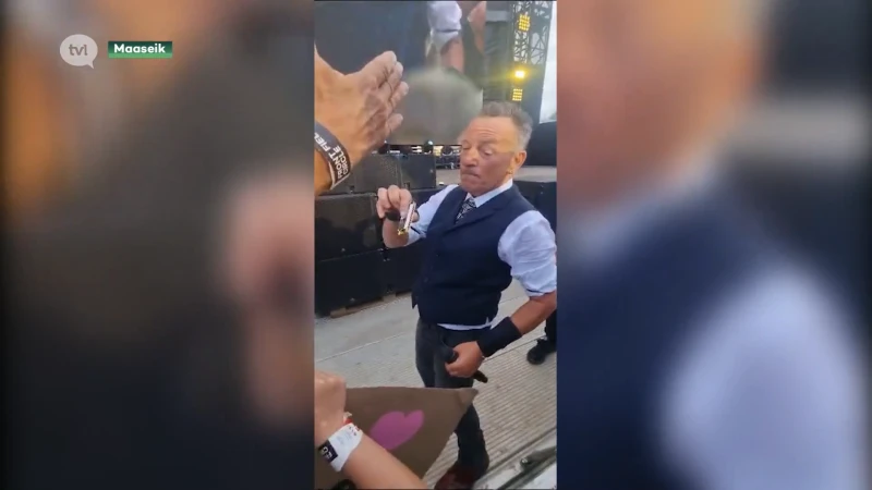 Jonge Maaseikenaar krijgt mondharmonica van Bruce Springsteen