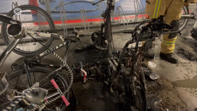 Elektrische bromfiets brandt af op welzijnscampus in Genk