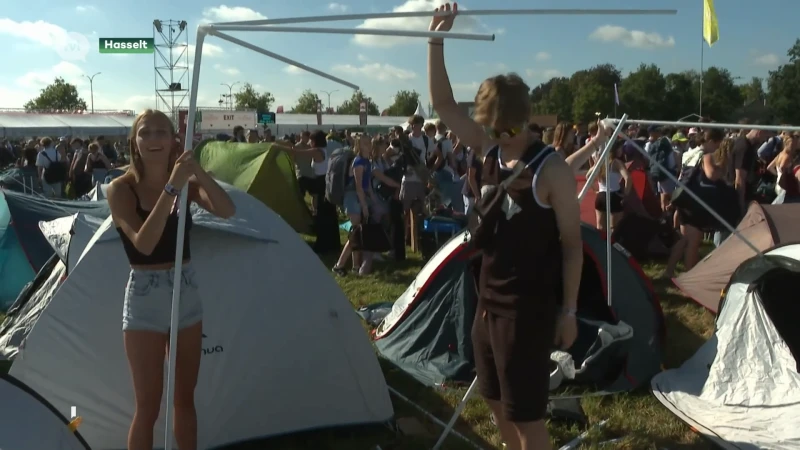 Duizenden festivalgangers komen aan op Pukkelpopcamping