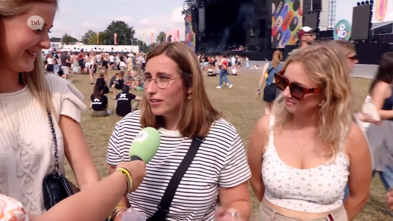 "Tijdens het optreden van Fred Again was ik doorweekt": live met Tine op de festivalweide
