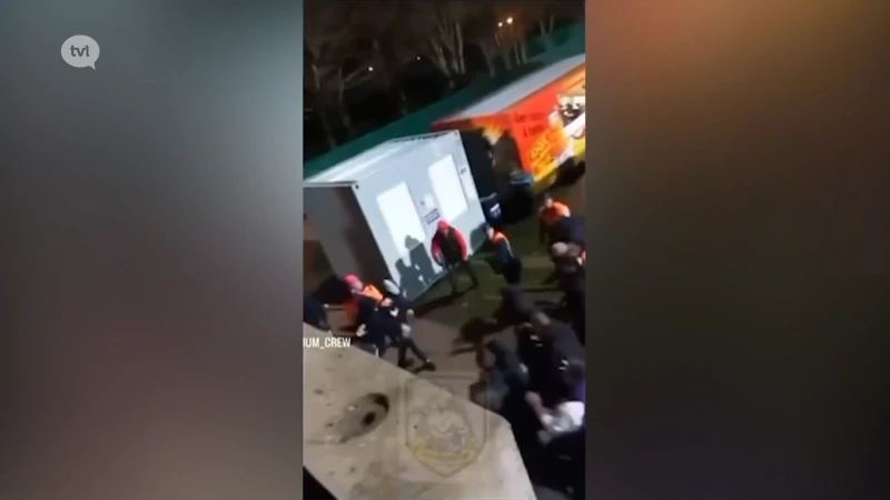 Patro-supporters aangevallen door harde kern van Racing Genk met bivakmutsen: "Meerdere gewonden na messteken"