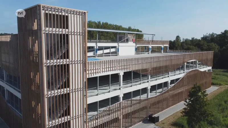 350 gratis plaatsen: nieuwe parkeertoren op Diepenbeekse bouwcampus geopend