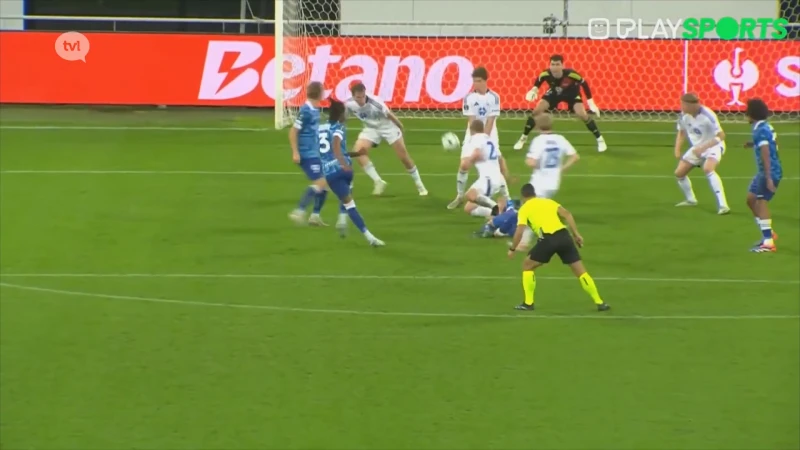 Racing Genk legt druk bij AA Gent