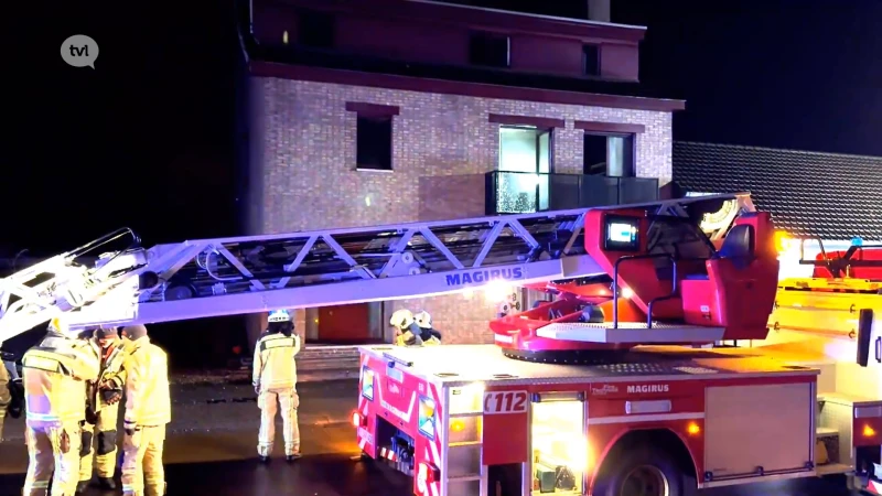 Vrouw van dak gered bij brand in Lanaken