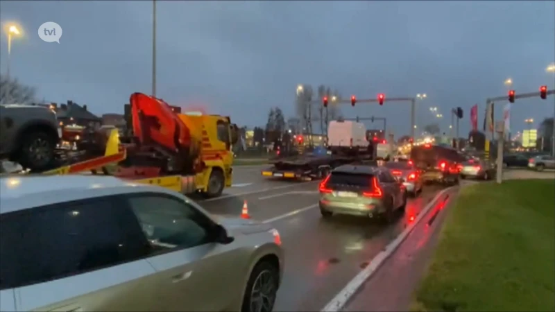 Enorme verkeershinder in Hasselt door brandende vrachtwagen op Grote Ring