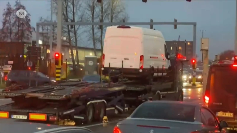 Verkeershinder op Hasseltse Grote Ring door brandende vrachtwagen