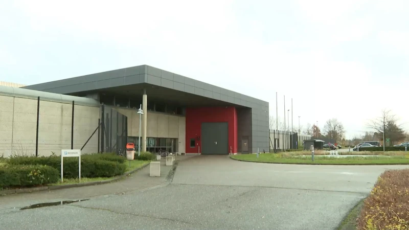 20-tal agenten van politie LRH vervangen stakende cipiers in gevangenis Hasselt