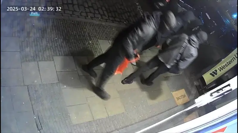Criminelen plegen bijzonder drieste inbraak in telefoonwinkel in Neerpelt