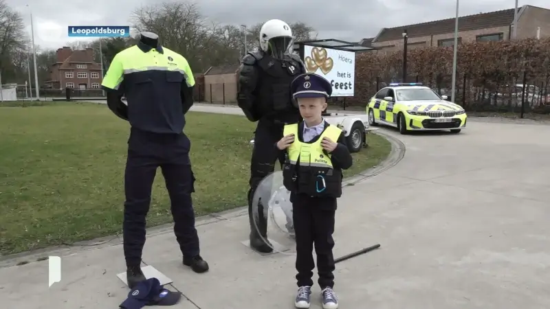 Communicanten genieten van fotoshoot bij brandweer en politie