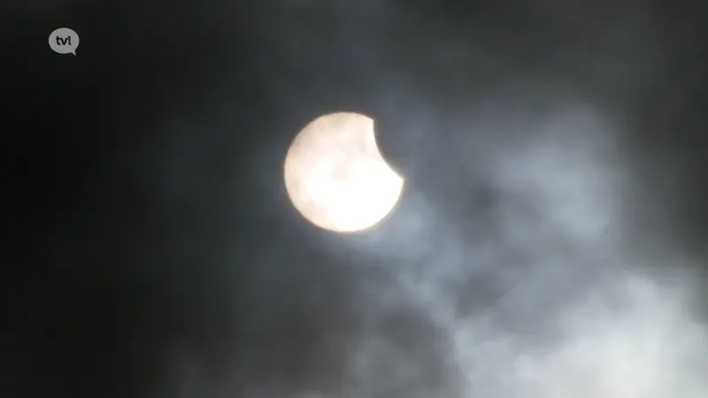 Limburgers genieten van gedeeltelijke zonsverduistering in verschillende sterrenwachten