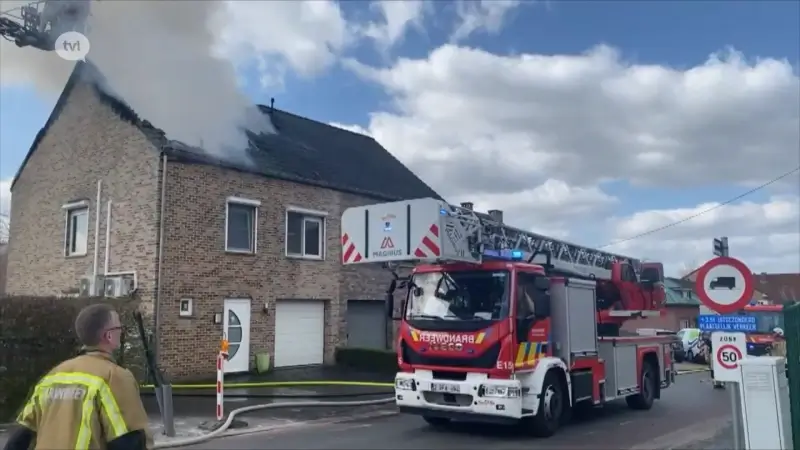 Twee huizen onbewoonbaar na brand in Wellen