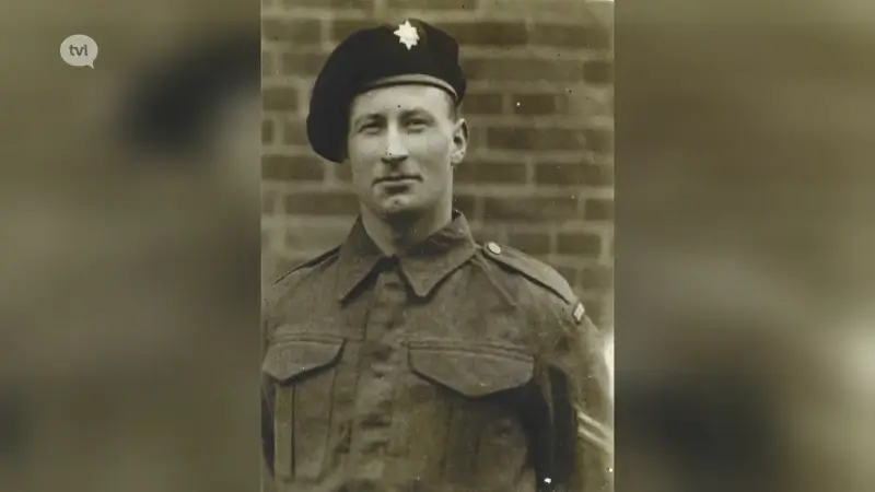 Britten zoeken in Leopoldsburg naar informatie over Tom Farmer die sneuvelde in WO II