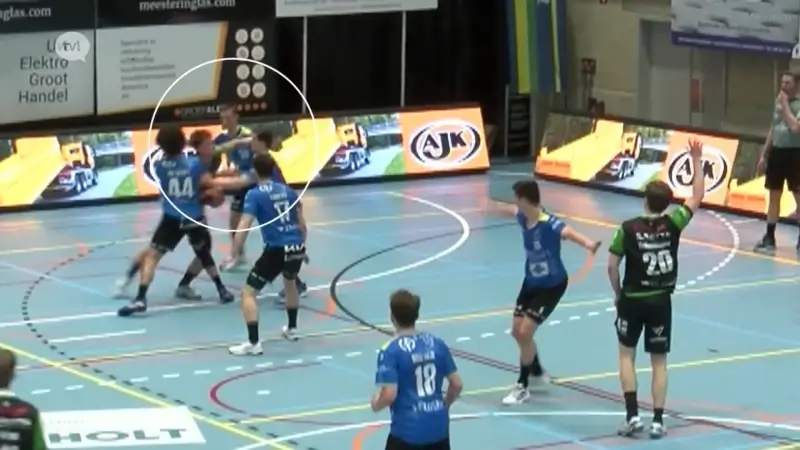 Achilles Bocholt walst over Hubo Handbal dat drie (!) rode kaarten pakt