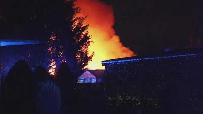 Auto's uitgebrand bij zware schuurbrand in Dilsen-Stokkem
