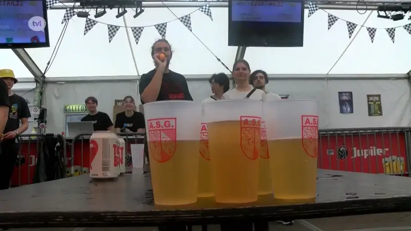 Feestweide praesesverkiezingen UHasselt omgetoverd tot echt festivalterrein