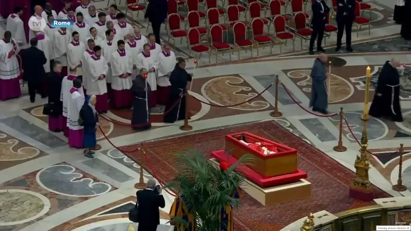 Hasseltse Lena Cantella en Morena Zaffuto uit Maasmechelen trotseren urenlang hete zon om laatste groet te brengen aan paus Franciscus