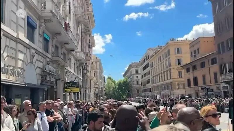Limburgse studenten in Rome getuigen over strenge veiligheidsmaatregelen tijdens uitvaart paus