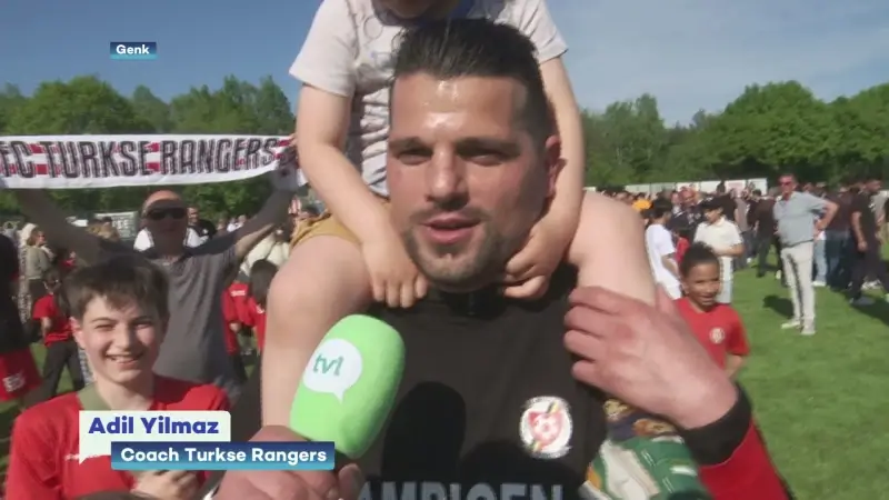 Turkse Rangers viert titel in stijl