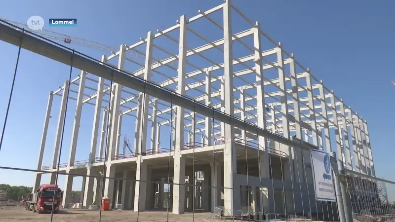 Werken aan nieuwe glasfabriek in Lommel op schema: "600 nieuwe mensen aanwerven"