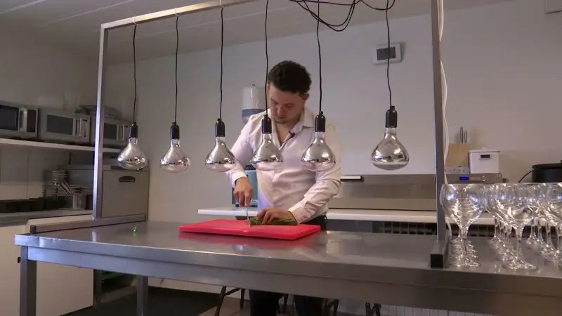 Stef neemt Koffiehuis Lieve in Zonhoven over na plots overlijden van zijn moeder