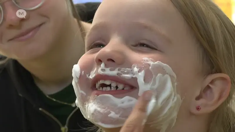Bilzerse kleuters scheren zich vandaag net zoals papa die zondag gevierd wordt