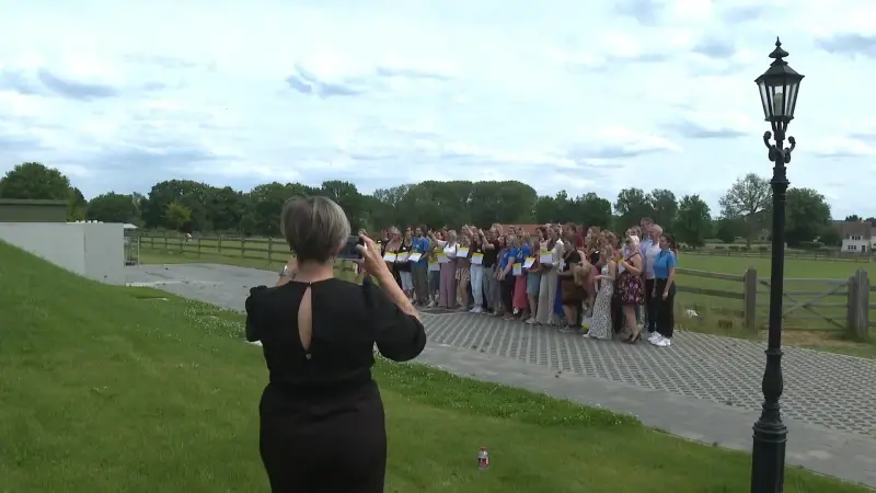 Asielmedewerkers krijgen diploma bij Equitom in Lummen