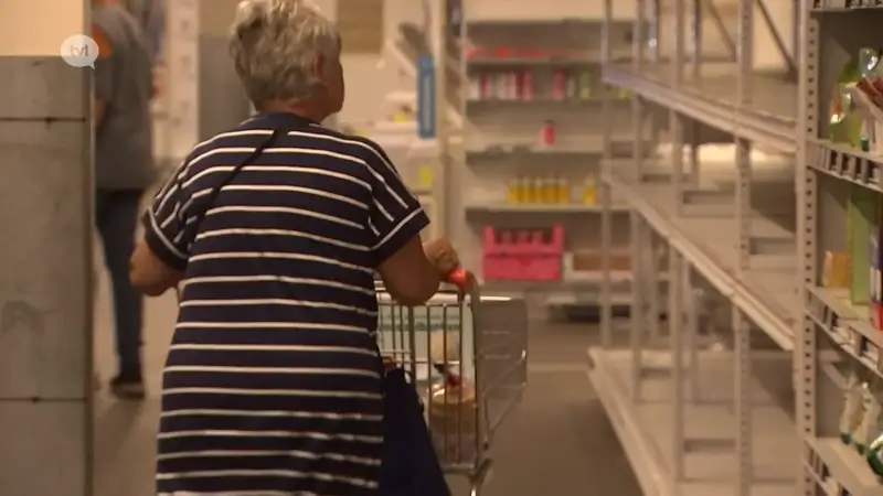 Klanten winkelen nog een laatste keer in Colruyt Houthalen-Helchteren