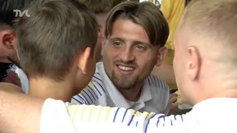 STVV stelt nieuwe truitjes voor op fandag, supporters positief over voorbereiding