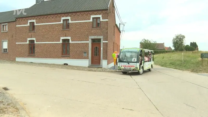 Heers promoot gemeente tijdens rondrit met speciaal busje langs verschillende hotspots