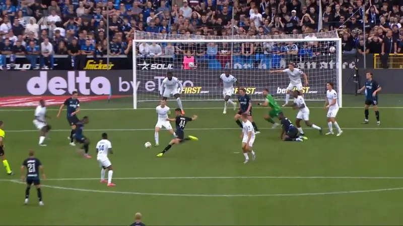 Racing Genk geeft voorsprong uit handen in openingswedstrijd tegen Club Brugge