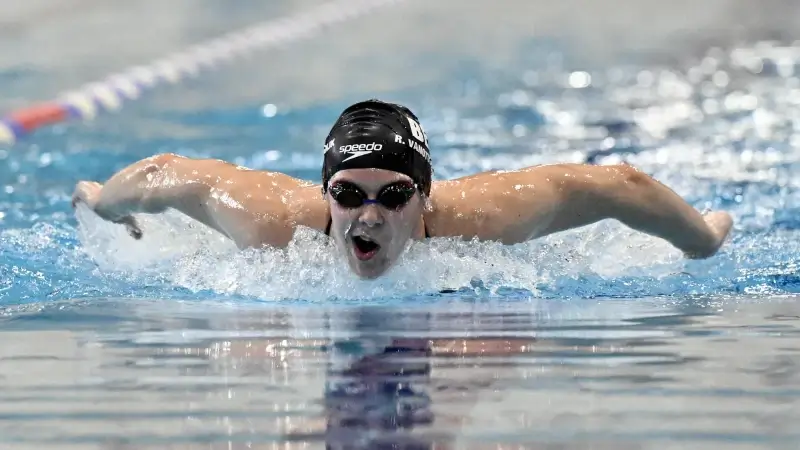 Roos Vanotterdijk in recordtijd naar WK-finale 50 meter vlinderslag