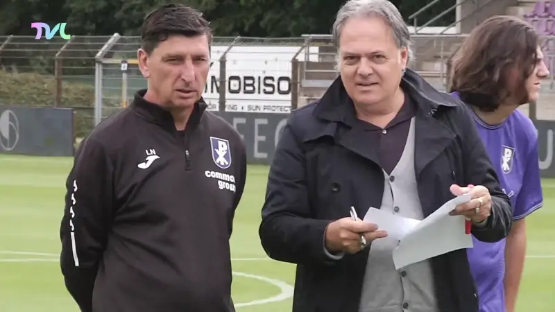 Supporters nemen het op tegen Luc Nilis op fandag Patro Eisden