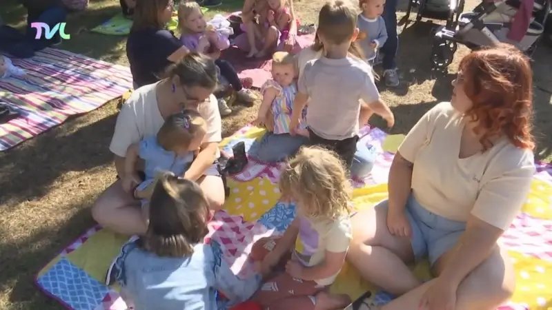 Voeden in verbinding brengt mama's samen om borstvoeding te geven