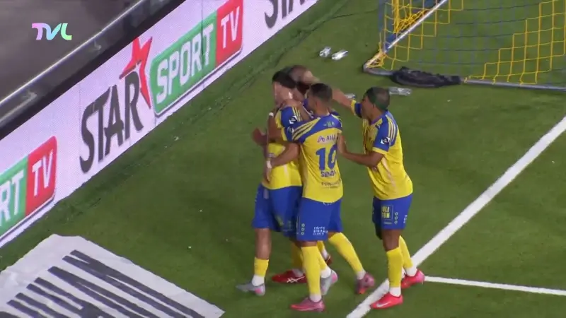 STVV pakt 7 op 9 na winst tegen Dender en is (even) leider