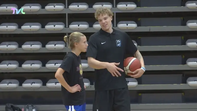Talentvolle basketbalbroers organiseren basketbalkamp