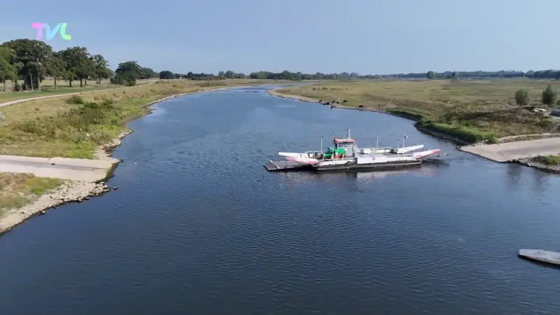 Lage waterstand van de Maas zorgt voor idyllische plaatjes