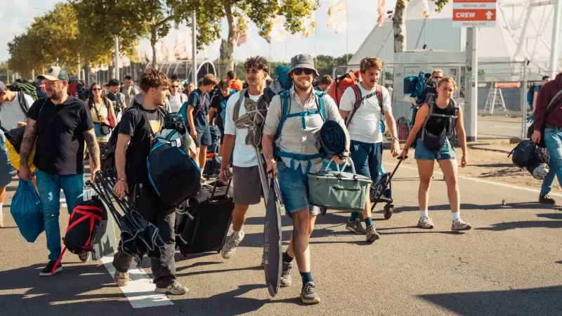 Einde van een topweekend: de laatste festivalgangers keren terug huiswaarts
