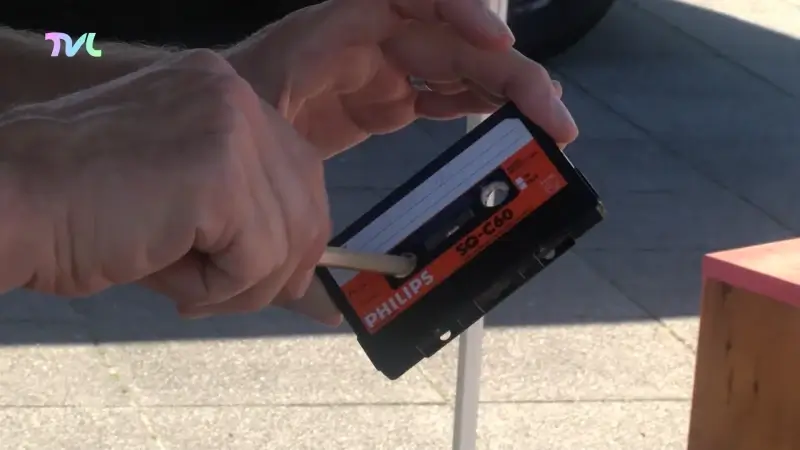 Cassettebandjes gezocht voor theatervoorstelling met Joke Emmers