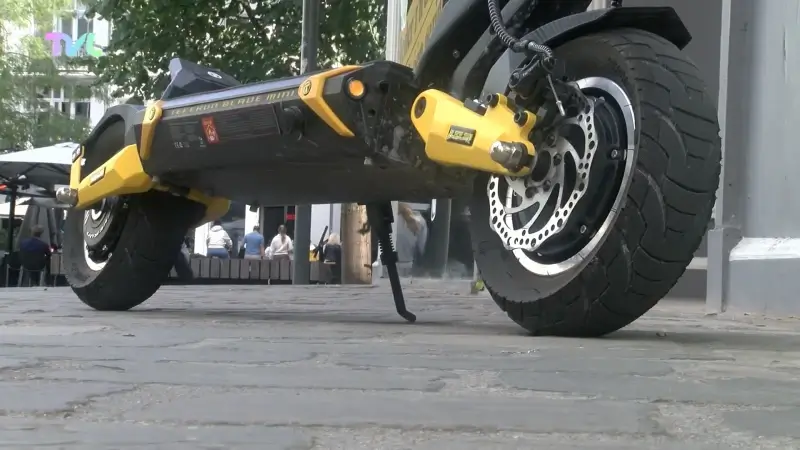 Worden helm en nummerplaat verplicht voor e-steps?