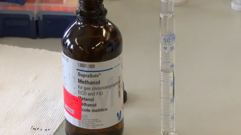 Wat is methanol en waarom duikt het plots op in twee moordonderzoeken?