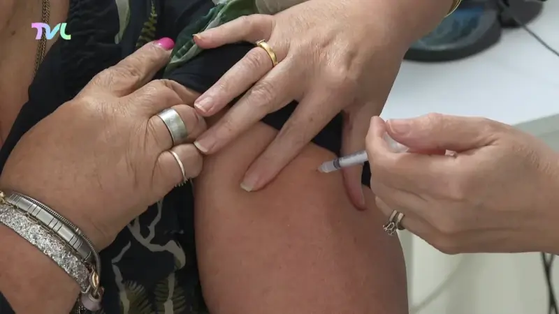 Covid-vaccin en griepinenting kan tegelijk: in elke arm één prik