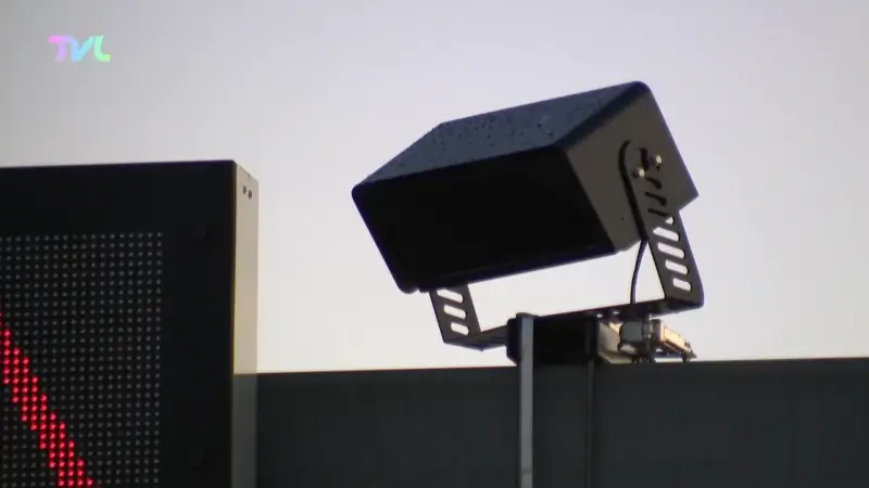 Focusflitsers komen naar hier: in Nederland zijn ze goed voor miljoenen boetes voor gsm achter het stuur