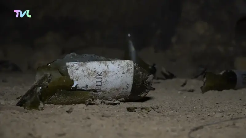 Vrijwilligers ruimen afval op in mergelgrotten Riemst: "Achtergelaten tijdens illegale feestjes"