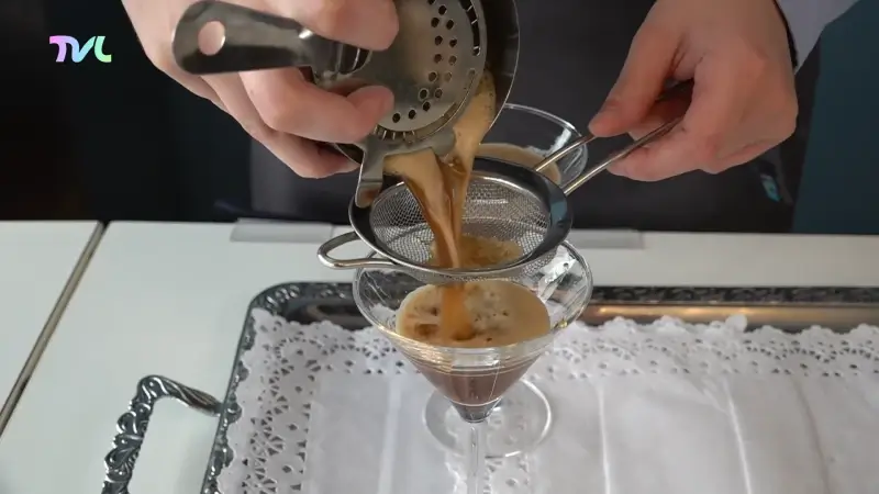 Koffie steeds populairder bij jongeren: leerlingen Hotelschool leren ons perfecte cappuccino maken
